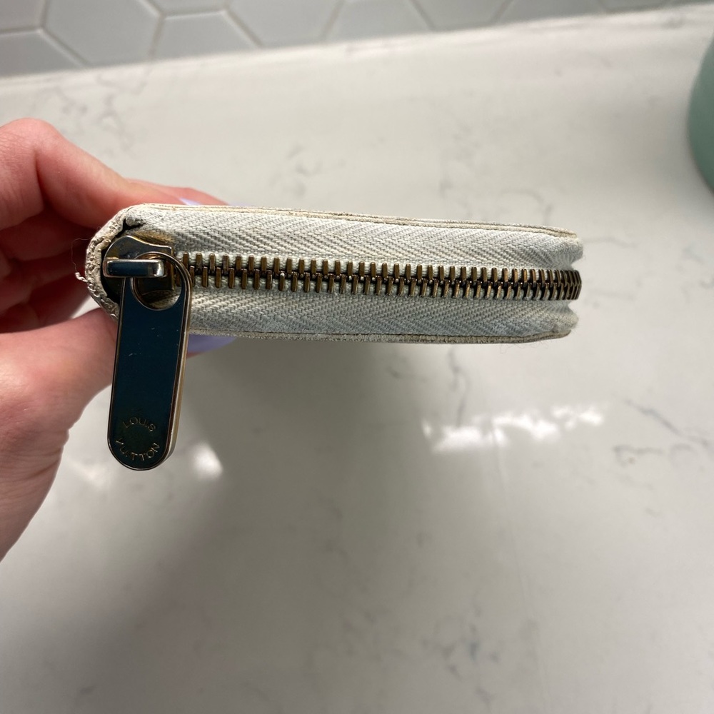 Authentic Louis Vuitton wallet. - Picture 4 of 8